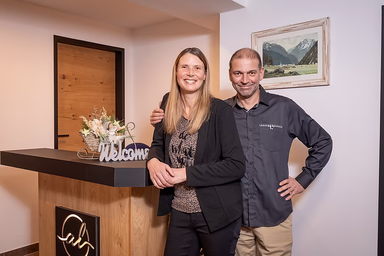 Apart Laura Hermann und Daniela